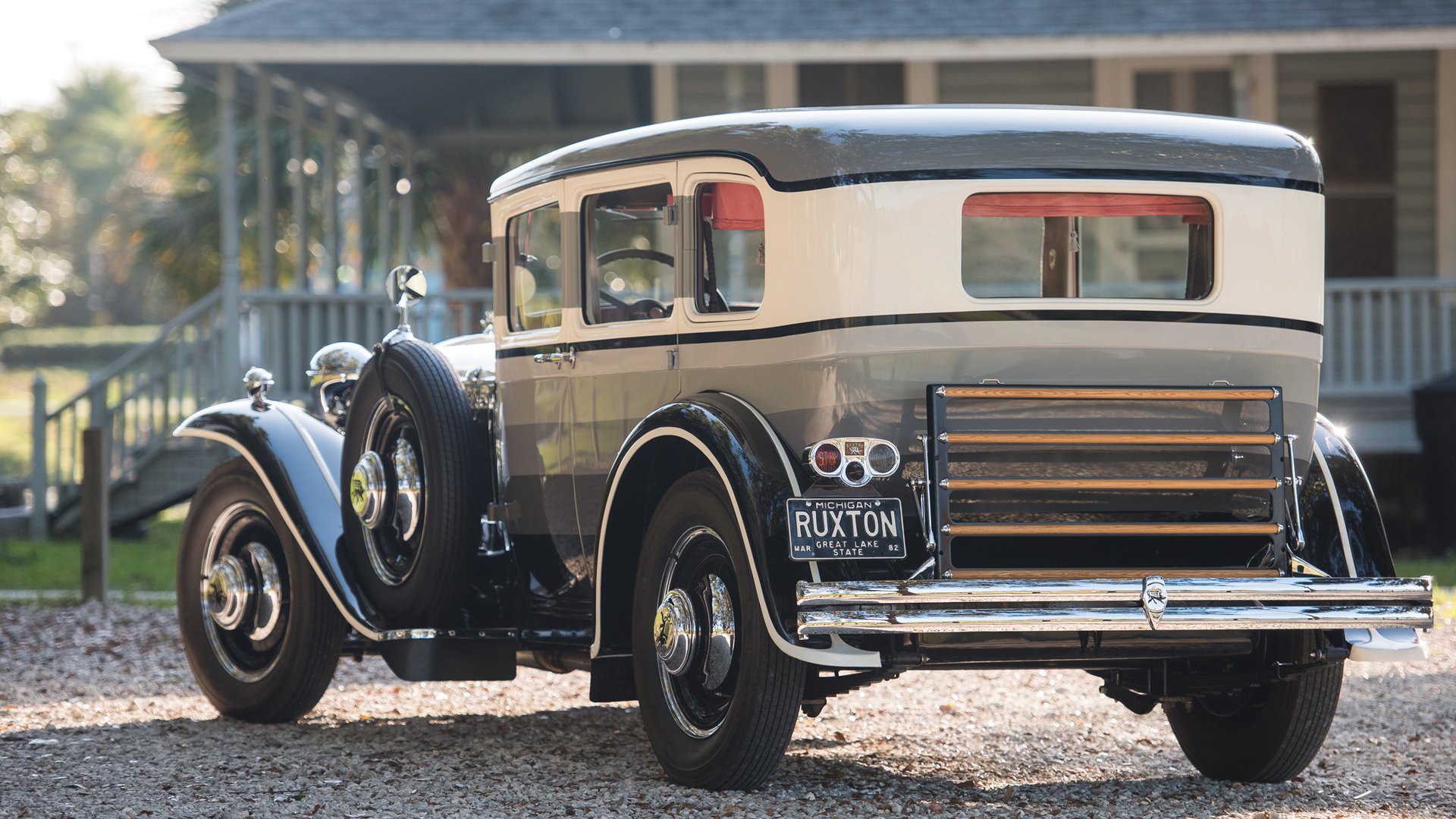 乐鱼体育官网注册-比赛中不断切换阵型尝试多种策略展现教练团队战术储备深度，保持切换球员方向